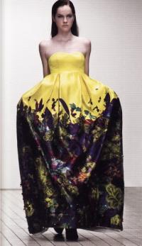 Платье работы канадского дизайнера Э. Моралиоглу