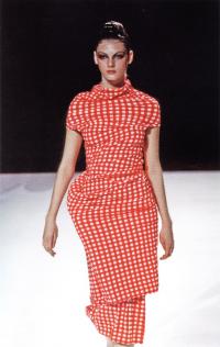 Полуфантастическое платье от Рей Кавакубо (весна-лето 1997)