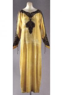 Вечернее платье по мотивам североафриканской вышитой рубахи (1925)