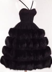 Вечернее платье с отделкой из черно-бурой лисы (Норелл, 1958)