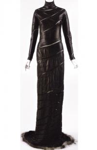 Готичное платье с меховой отделкой (Донателла Версаче, 1999)