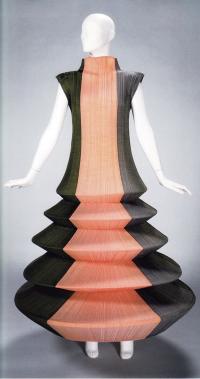 Модель «Минарет» (модельер Эссей Миякэ, 1995)