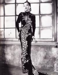 Платье-ципао с вышитым золотым драконом (1934)