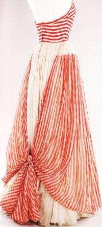 Полосатое платье: модный тренд с 30-х годов