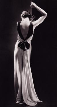 Платье-воплощение театральности и блеска 1930-х гг